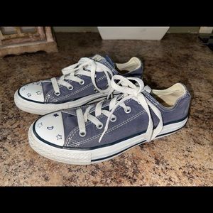 Youth converse size 2.5